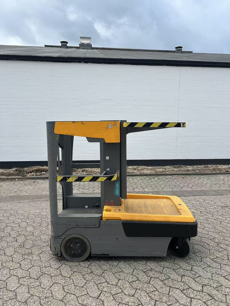 EKM202